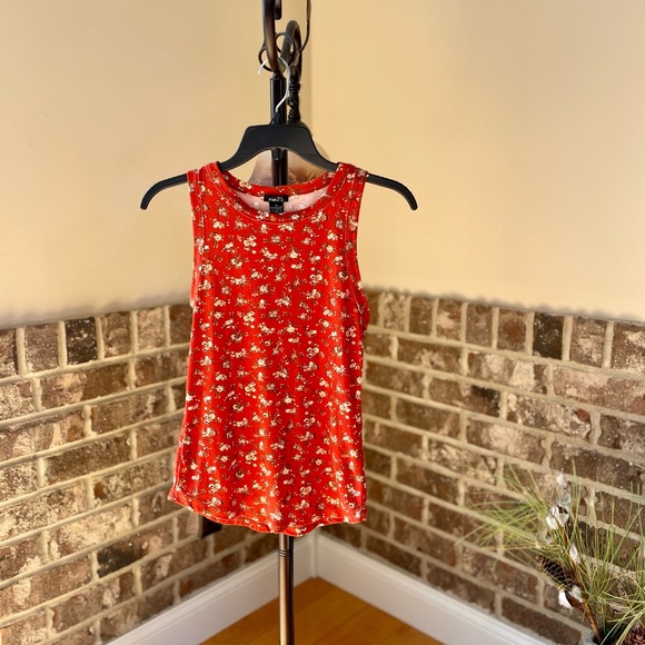 4 spring tanks/tops size small - Picture 3 of 5